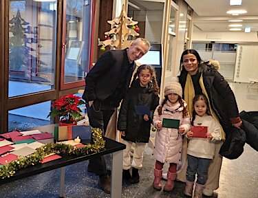 Foto Puchheimer Wunschbaum 2023 – Kinderwünsche zu Weihnachten erfüllt Foto Puchheimer Wunschbaum 2023 – Kinderwünsche zu Weihnachten erfüllt